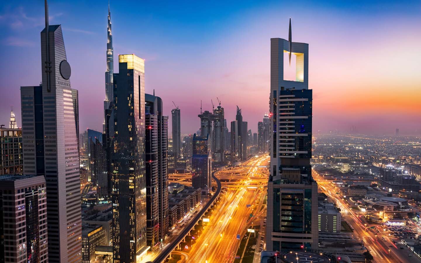 الاستثمار في الشارقة – فرص واعدة بتكلفة أقل