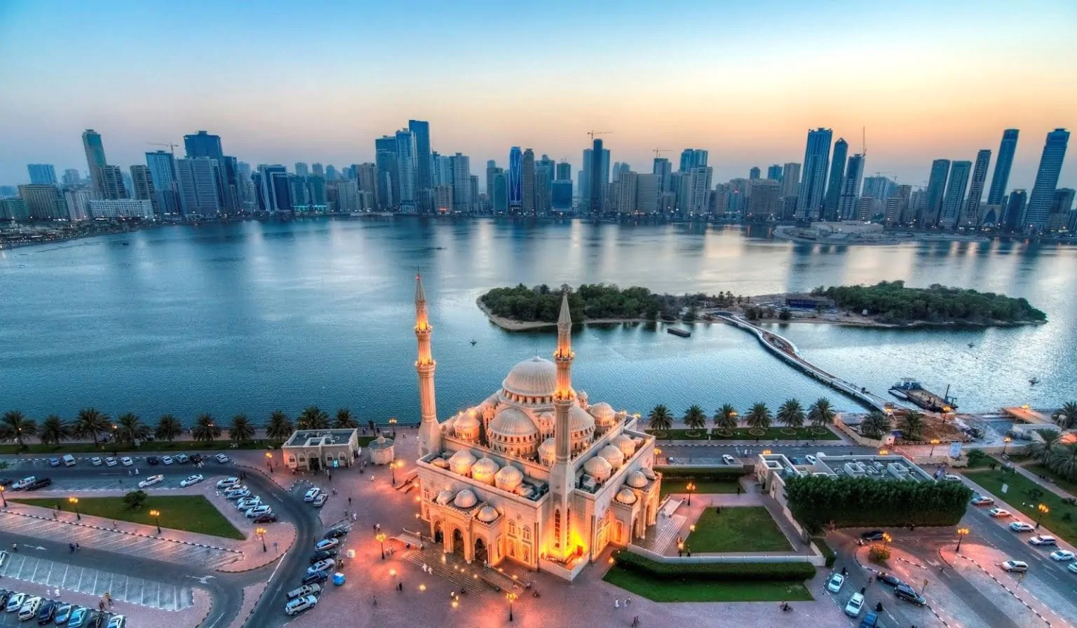 لماذا الاستثمار العقاري في الشارقة يعد خيارًا ذكيًا في 2025؟