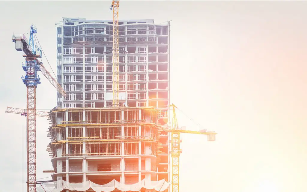 شقة جاهزة أم قيد الإنشاء