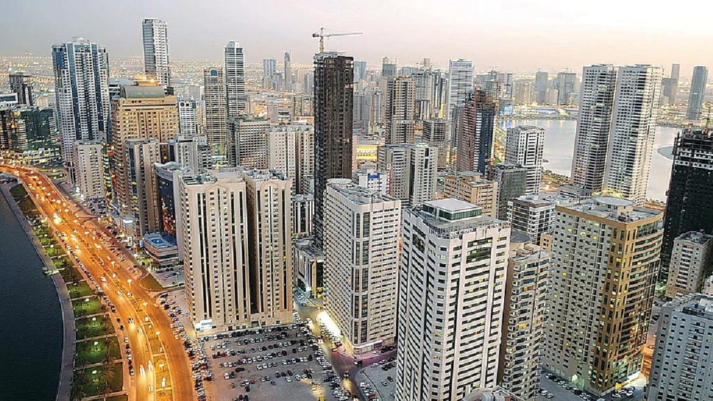 لماذا الاستثمار العقاري في الشارقة يعد خيارًا ذكيًا في 2025؟