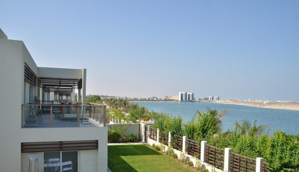 مشاريع الفلل المطلة على البحر في رأس الخيمة