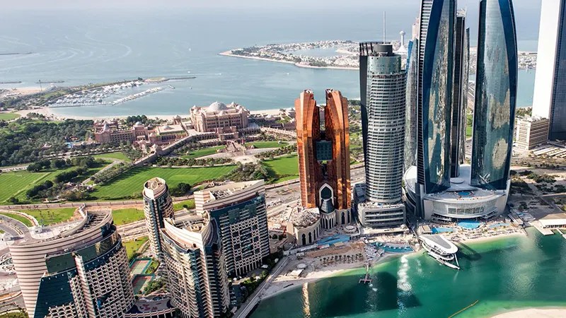 فيل 12 في مدينة مصدر