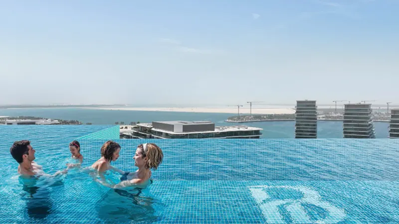 باب القصر إطلالة القناة 22 في شاطئ الراحة، أبوظبي