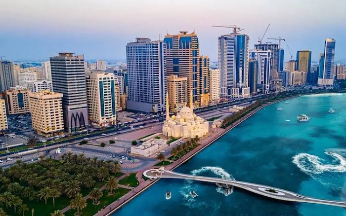 الاستثمار في دبي أم الشارقة؟